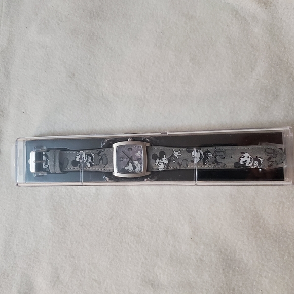 Watch - Picture 4 of 16